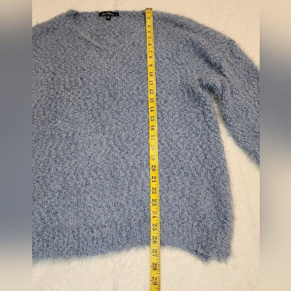 Love Tree Boucle Blue V-Neck Sweater, Size X-Large - Picture 4 of 10